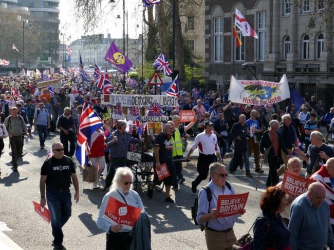 Brexit London 29March2019_5_Workers_PW_crop+edit