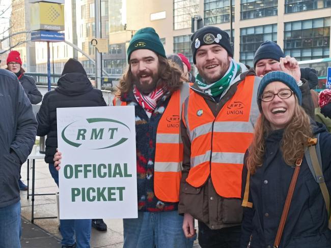 RMYMcrPicc_16dec22_Workers_BK_IMG_20221216_092156 crop