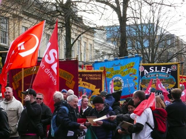 TUC 27jan24 ASLEF_Banners Woerkers_HM crop + edit