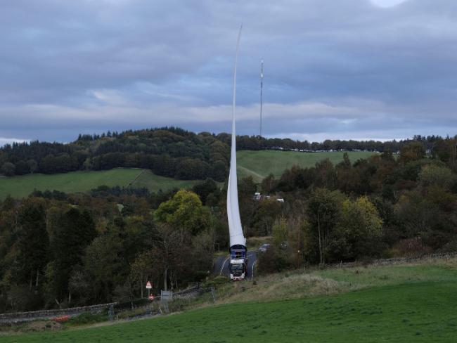 Wind_turbine_blade_Rob Gray_Alamy resized 2T232WJ