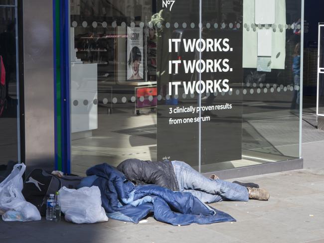 homeless_oxfordst_elena_Rustunova_shutterstock_571884586