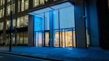39_Victoria_Street_lit_up_in_Ukrainian_flag_to_stand_with_Ukraine DHSC_OGL3