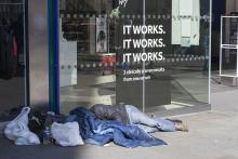 homeless_oxfordst_elena_Rustunova_shutterstock_571884586